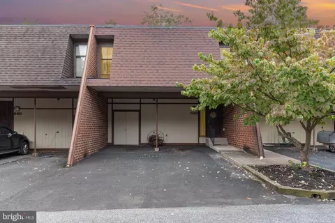 638 Cedar Ridge Ln, Mechanicsburg, PA 17055