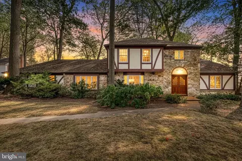 812 Flintlock Ridge Rd, Mechanicsburg, PA 17055