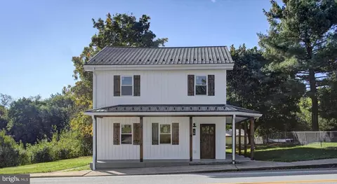 16 E Main St, Newburg, PA 17240