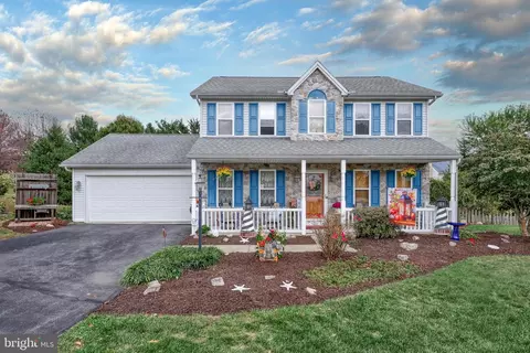 129 Fieldstone Dr, Carlisle, PA 17015