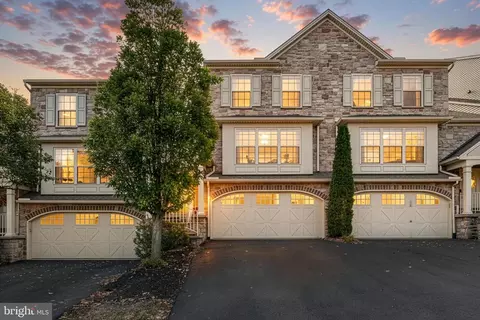 497 Nursery Dr N, Mechanicsburg, PA 17055