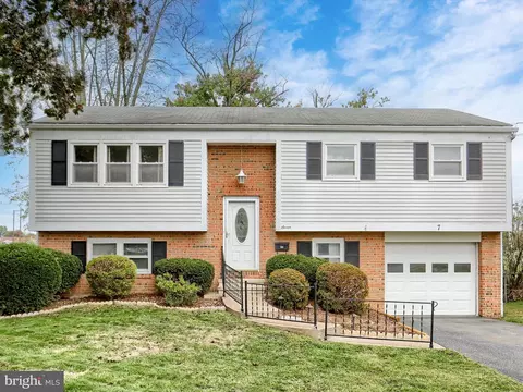 7 E Woodland Dr, Mechanicsburg, PA 17055