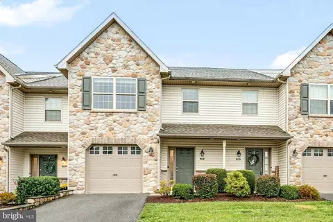 237 Melbourne Ln, Mechanicsburg, PA 17055