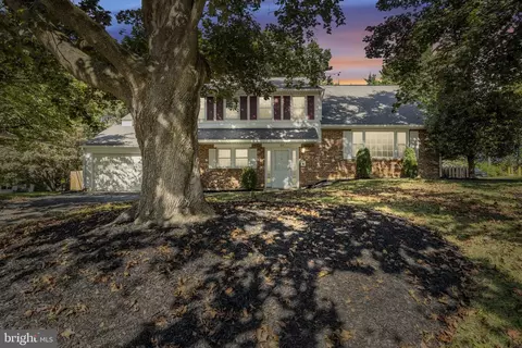 425 Deerfield Rd, Camp Hill, PA 17011