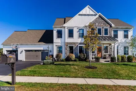 1536 Zestar Dr, Mechanicsburg, PA 17055