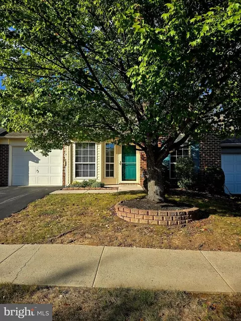 8 Windcroft Ct, Carlisle, PA 17015