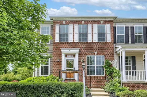 8 Meadow Creek Ln, Mechanicsburg, PA 17050