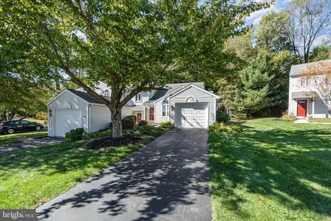 1837 Creek View Dr, New Cumberland, PA 17070