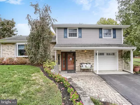 24 Circle Dr, Mechanicsburg, PA 17055