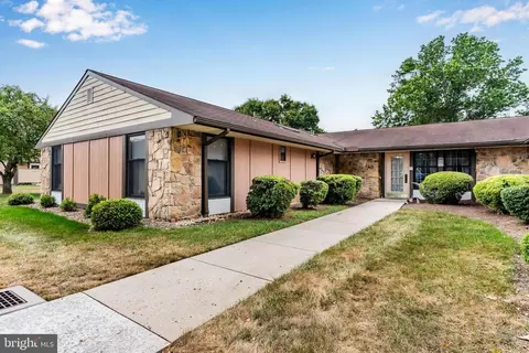 14 Abbey Ct, Carlisle, PA 17015