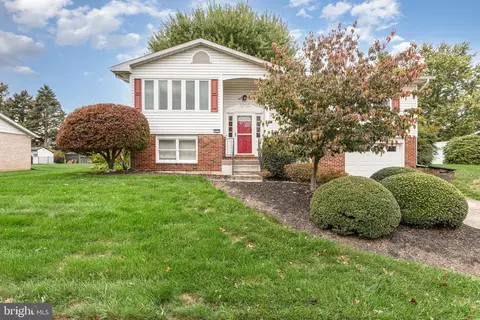 415 Pawnee Dr, Mechanicsburg, PA 17050