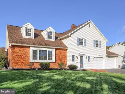 5256 Strathmore Dr, Mechanicsburg, PA 17050