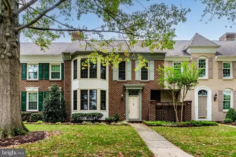 48 Devonshire Sq, Mechanicsburg, PA 17050