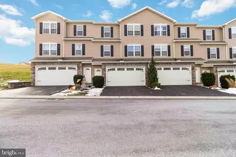 813 Spring Rock Ct, Mechanicsburg, PA 17055