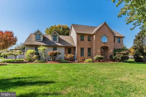 19 Sandy Bottom Rd, Carlisle, PA 17015