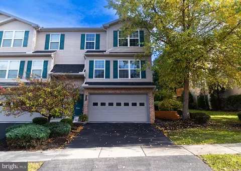 580 Meadowcroft Cir, Mechanicsburg, PA 17055