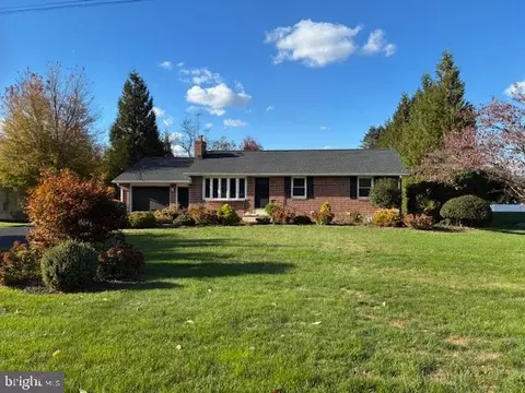 418 Heisers Ln, Carlisle, PA 17015