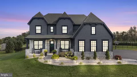 2 Freedom Ct, Mechanicsburg, PA 17050