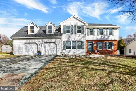 645 W First St, Boiling Springs, PA 17007