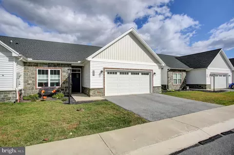 108 Cardinal Dr, Shippensburg, PA 17257