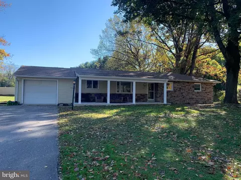 1003 Rockledge Dr, Carlisle, PA 17015