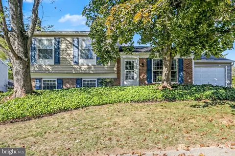 9 Oakwood Ct, Camp Hill, PA 17011