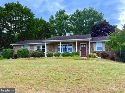 240 Harvest Dr, Carlisle, PA 17013