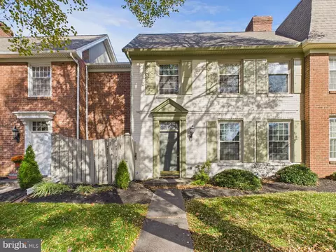 42 Kensington Sq, Mechanicsburg, PA 17050