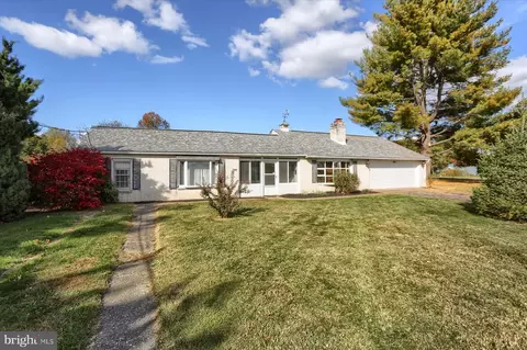 950 W Trindle Rd, Mechanicsburg, PA 17055
