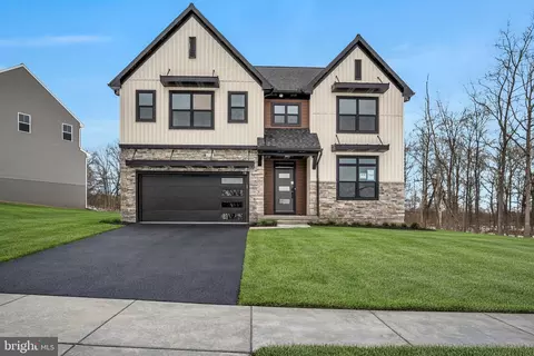 18 Old Moss Ln, Carlisle, PA 17013