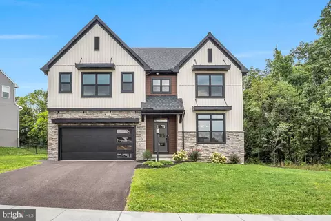 18 Old Moss Ln, Carlisle, PA 17013