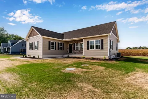 3 Elton Dr, Carlisle, PA 17015