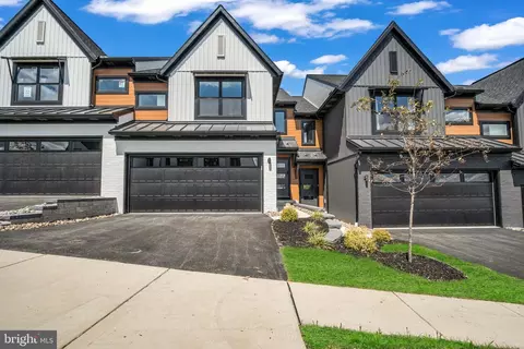 2141 S Autumn Chase Dr #021-04, Mechanicsburg, PA 17055