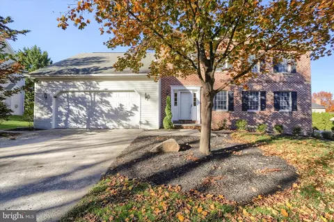 1090 Memory Ln, Mechanicsburg, PA 17050