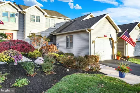 1402 Red Maple Ct, New Cumberland, PA 17070