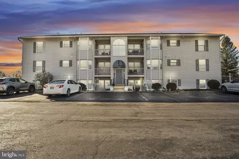 128 W Portland St #11, Mechanicsburg, PA 17055