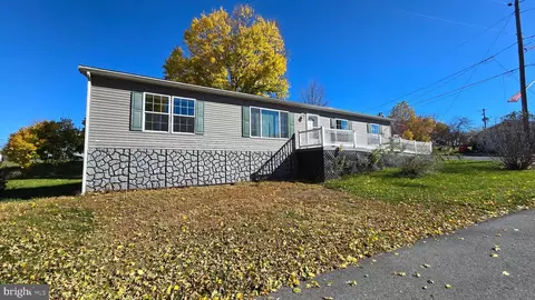 12 Broad St, Newville, PA 17241
