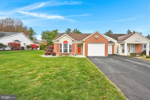 57 Greenspring Dr, Mechanicsburg, PA 17050