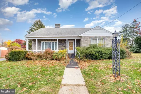 1555 Locust St, New Cumberland, PA 17070
