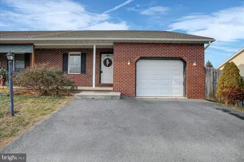 18 Larch Dr, Shippensburg, PA 17257