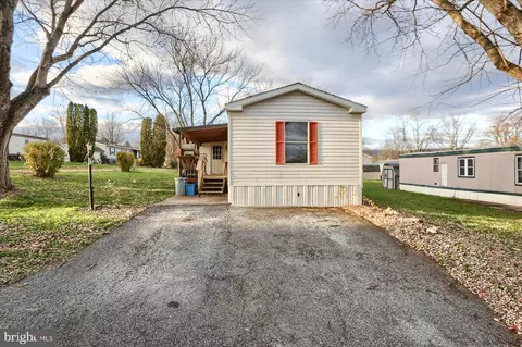 21 Walnut Ln, Carlisle, PA 17015