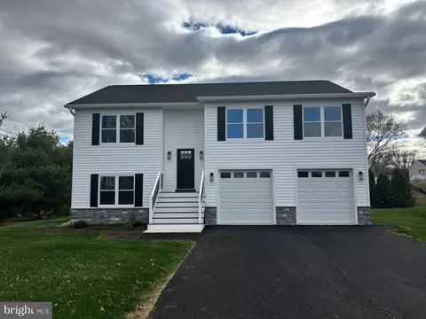 130 Valley Dr, Carlisle, PA 17013