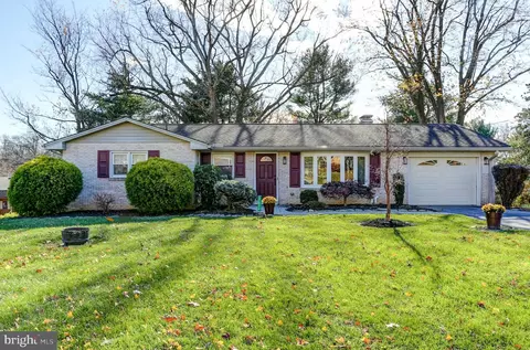 302 Hilltop Rd, Boiling Springs, PA 17007