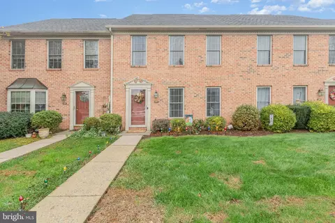 347 Stonehedge Ln, Mechanicsburg, PA 17055