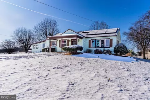 1854 Sterretts Gap Ave, Carlisle, PA 17013