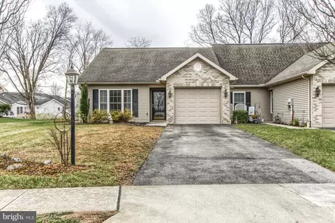 64 Keswick Dr, Mechanicsburg, PA 17050