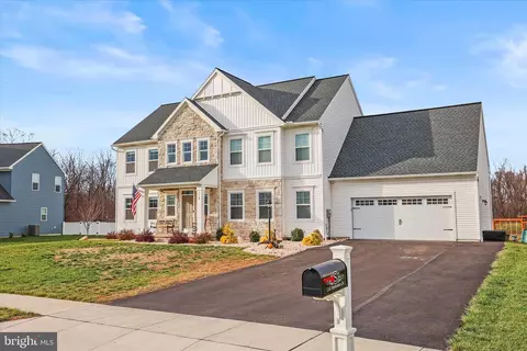 110 Berkshire Dr, Carlisle, PA 17015
