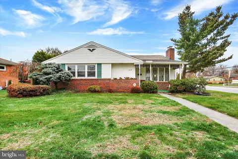 117 E Maplewood Ave, Mechanicsburg, PA 17055