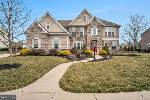 47 Country Side Dr, Carlisle, PA 17013