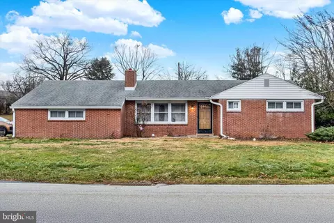 301 Mount Allen Dr, Mechanicsburg, PA 17055